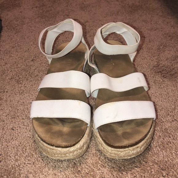 Platform sandals - Picture 2 of 4